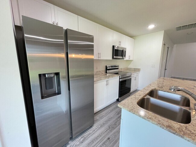 Building Photo - Gorgeous 4 Bedroom, 2 Bathroom Home in Pal...