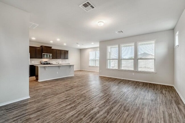Foto del edificio - 3651 Sandy Brook Dr
