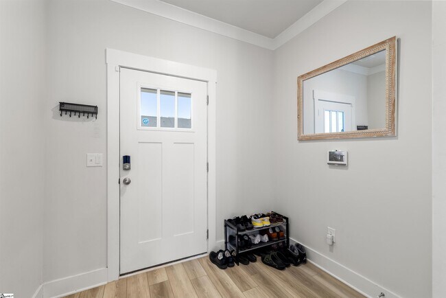 Building Photo - 127 Shallons Dr