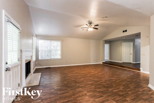 Foto del edificio - 594 Fortune Ridge Rd