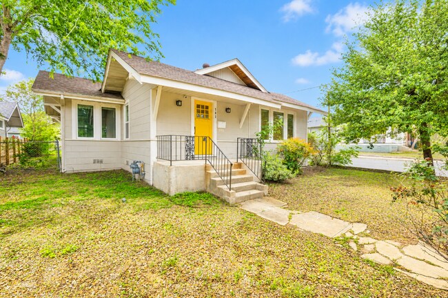 Building Photo - Charming Craftsman Style Home in Tobin Hill!