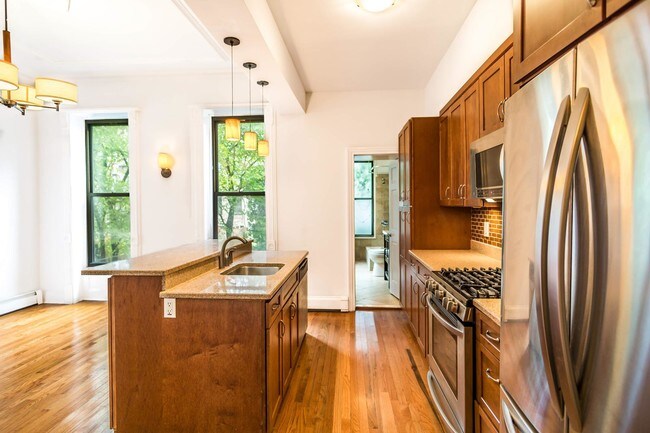 Building Photo - 803 Putnam Avenue