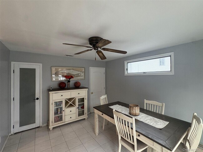 Foto del edificio - 4429 Express Dr N