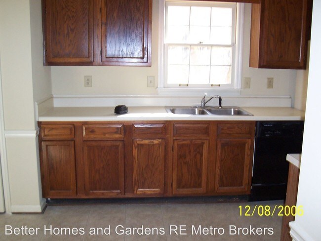 Building Photo - 1390 Poplar Pointe SE