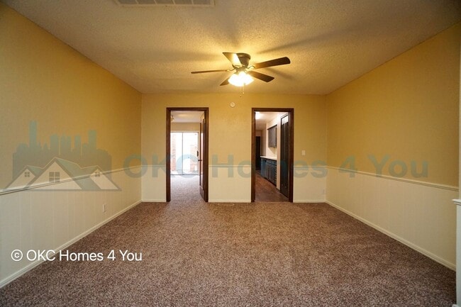 Building Photo - Townhouse with 3 beds and 3 baths!
