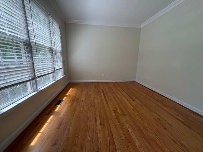 Foto del edificio - 101 Hogan Ridge Ct