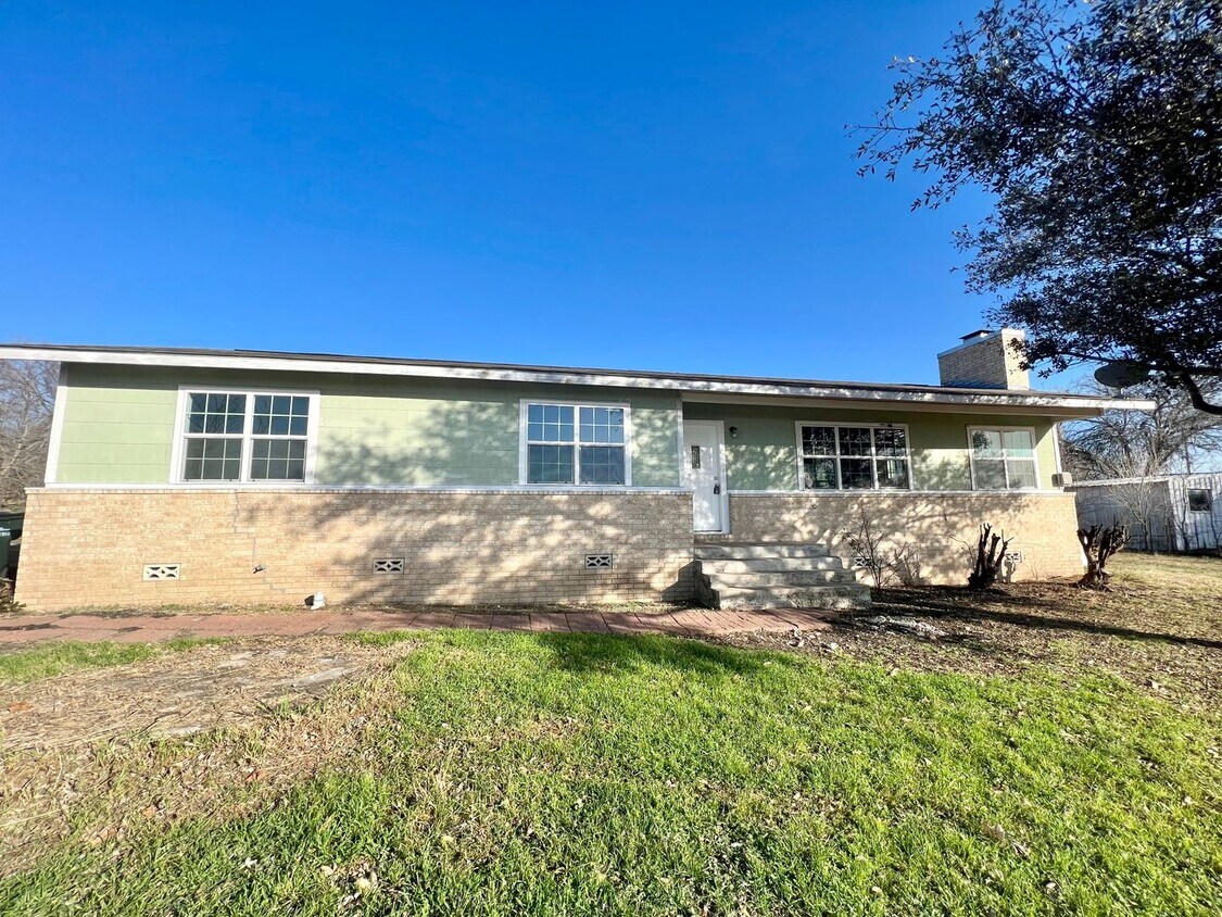 15491 N State Highway 123, San Marcos, TX 78666 House for Rent in San