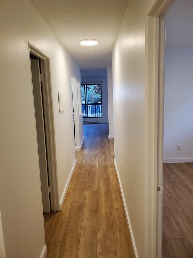 Photo du bâtiment - 430-430 Stewart Ave