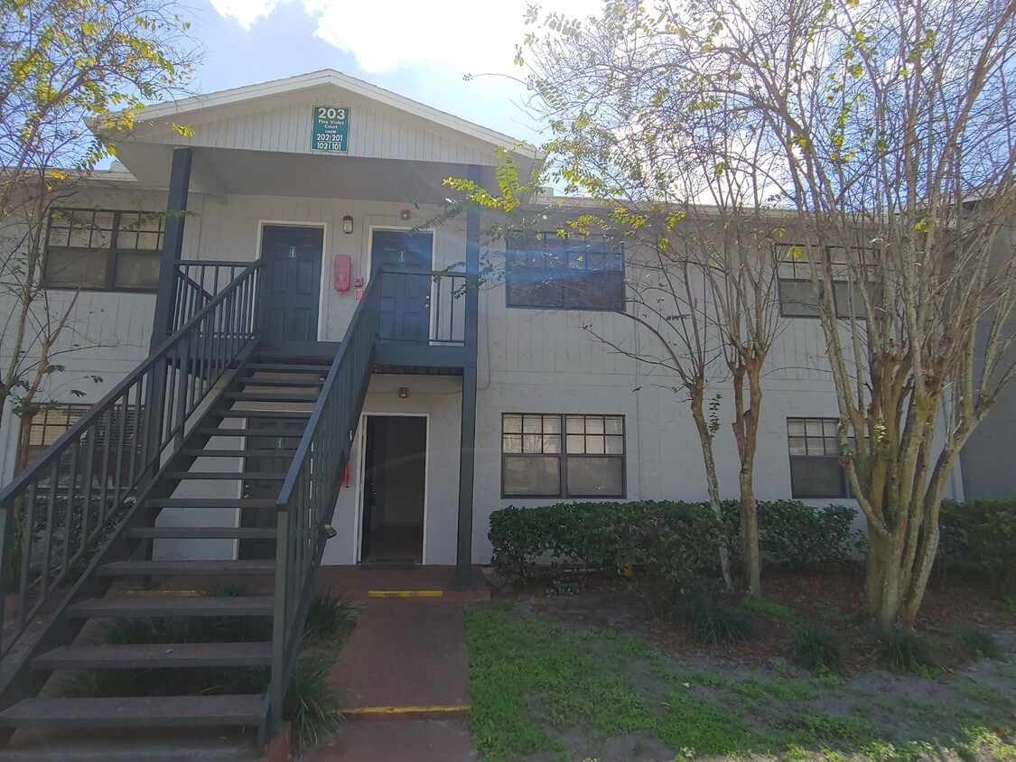Foto principal - 203 Pine Violet Ct