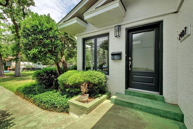 Foto del edificio - 2407 McCullough St