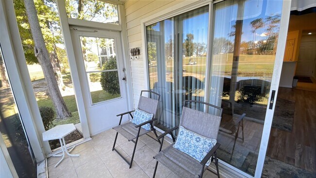 Foto del edificio - 565 White River Dr