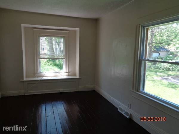 Building Photo - 3 br, 1 bath House - 11 Earl St