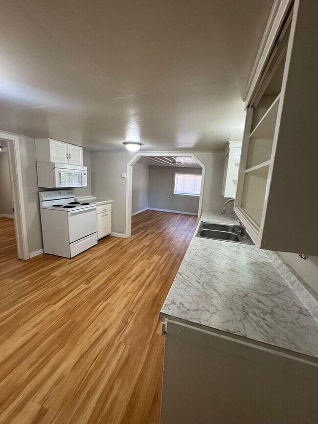 Foto del edificio - 2032 Acorn Ln
