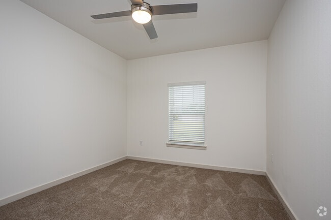 3BR, 2BA - 1,248SF - East Bay Flats Apartments