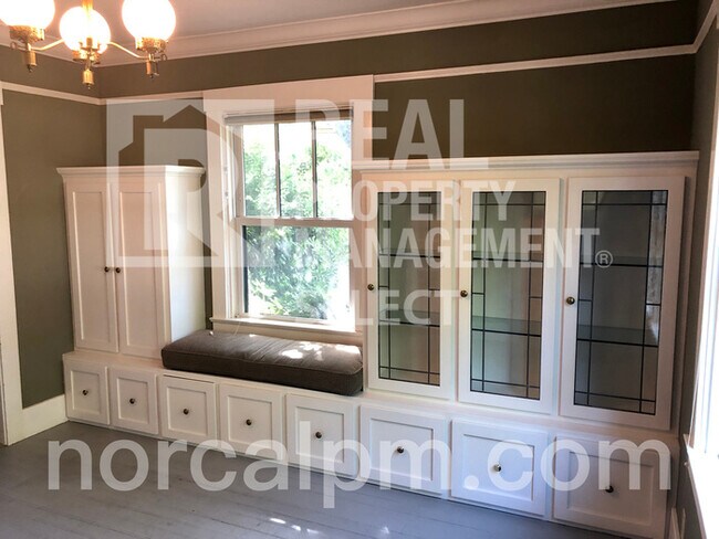 Building Photo - Beautiful 3 bed 2 bath in East Sacramento