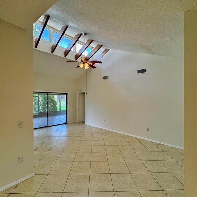 Foto del edificio - 10849 NW 30th Pl