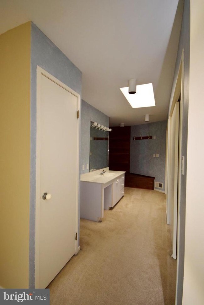 Building Photo - 2011 Turtle Pond Dr