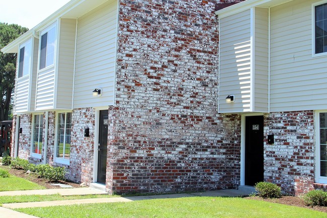 Building Photo - Buckroe Pointe Apartment Townhomes