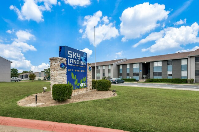 Building Photo - 460 Ralph St