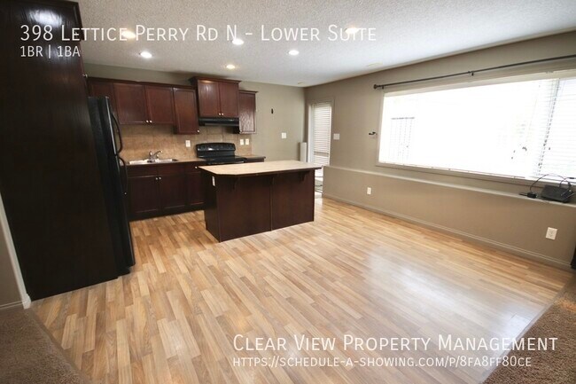 Photo du bâtiment - Bright and spacious 1 bedroom, 1 bathroom basement suite with ALL UTILITIES included!! **Showings...