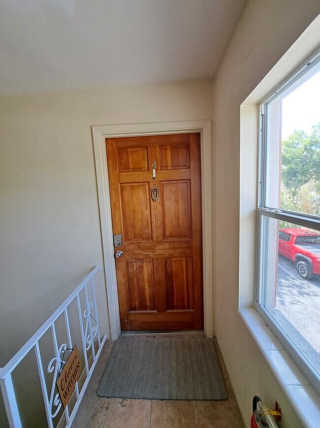 Puerta principal - 35 44th Ave