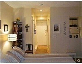 Building Photo - 389 Beacon St