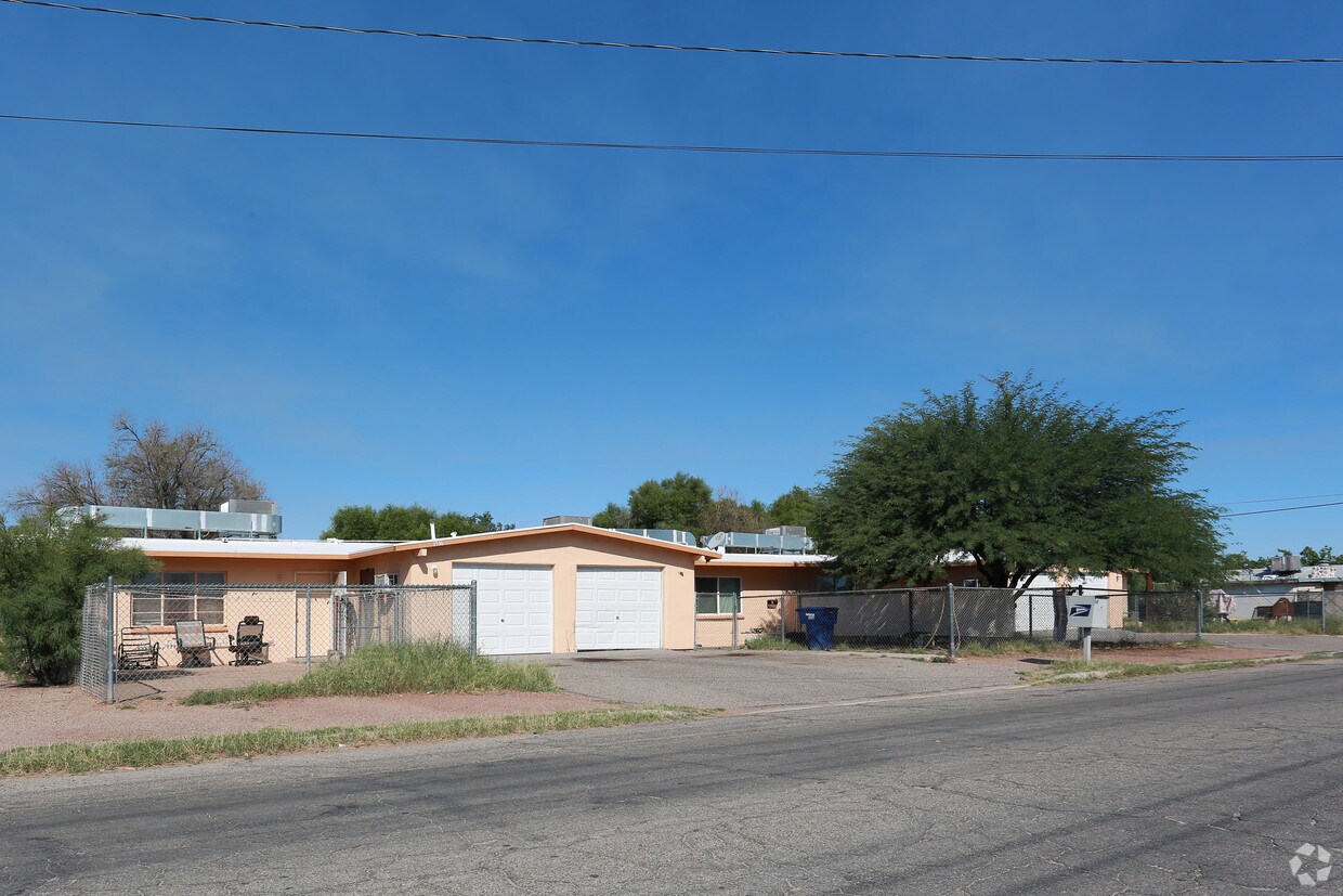 Building Photo - 1510 S Van Buren Ave