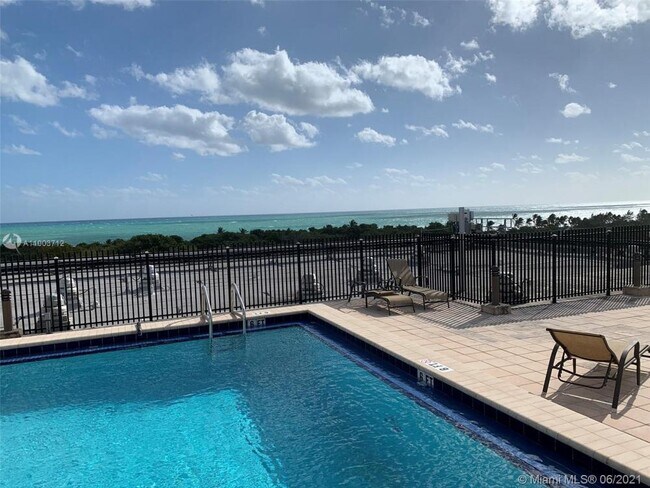 Building Photo - 1 bedroom in Miami Beach FL 33141