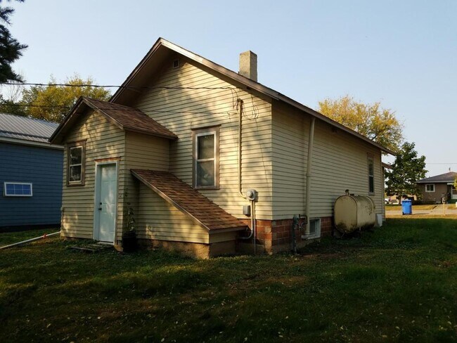 Building Photo - 308 Joliet Ave SE