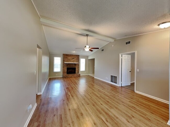 Foto del edificio - 6319 Ian Chad Dr E