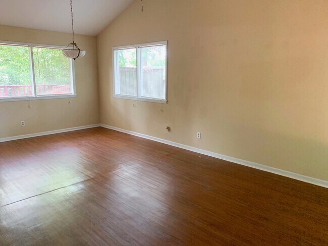 Foto del edificio - 3bed/2bath residential house available soon!