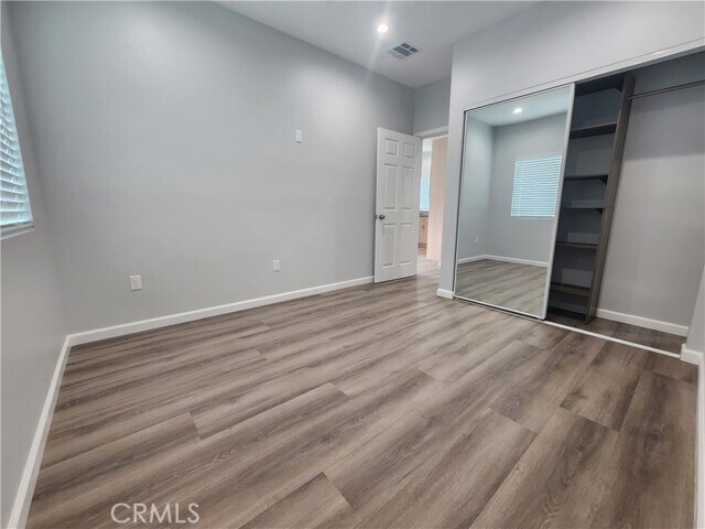 Foto del edificio - 15524 Tupper St