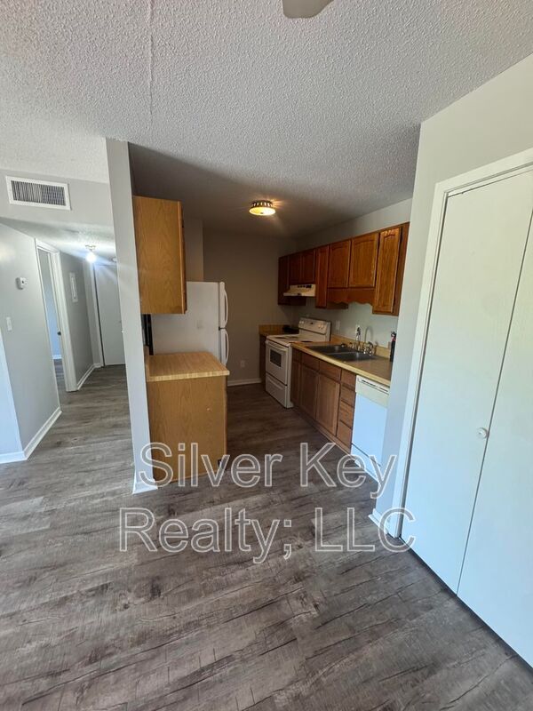 Building Photo - 311 Sunset Dr