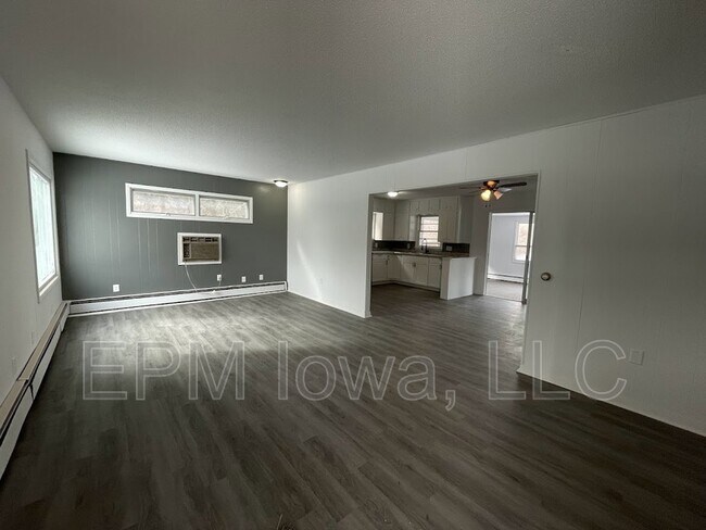 Building Photo - 203 9th St NE