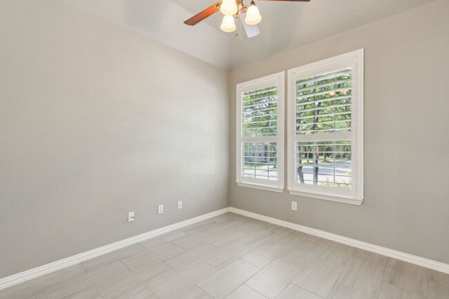 Building Photo - Elegant Living in Fountain Ridge – A Seren...