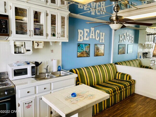 Foto del edificio - 14401 Front Beach Rd