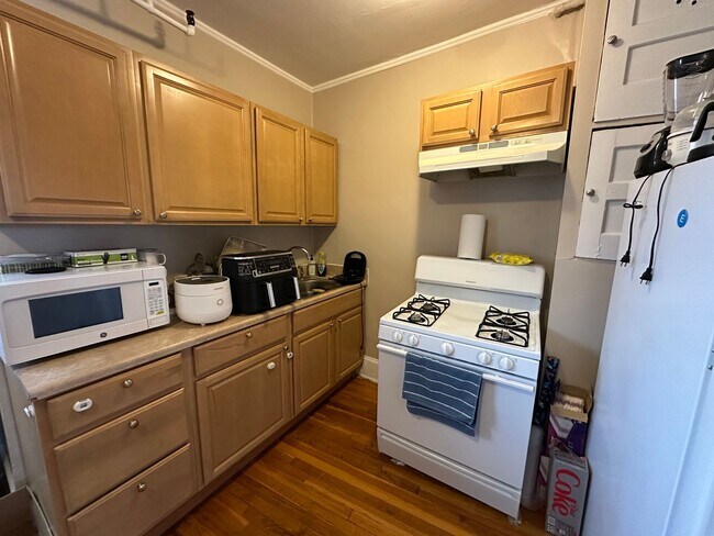 Foto del edificio - Spacious 1 bed - On Site Laundry - Close to Whole Foods, CVS