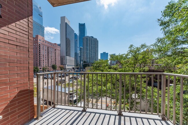 Building Photo - 400 N Clinton St