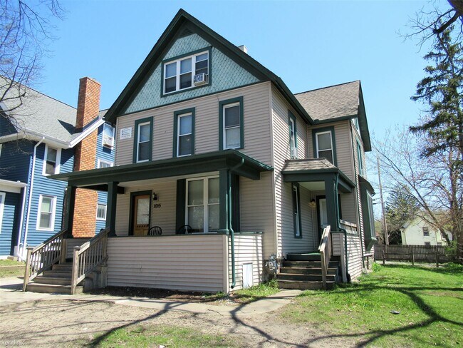 Foto del edificio - 1015 E University Ave