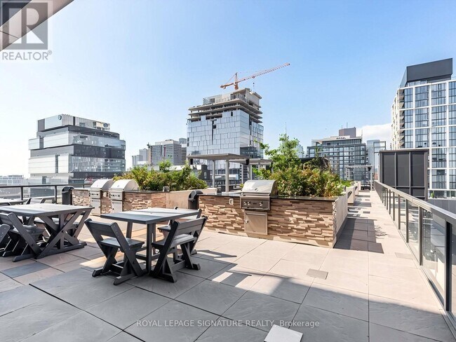 Photo du bâtiment - 120 Parliament St