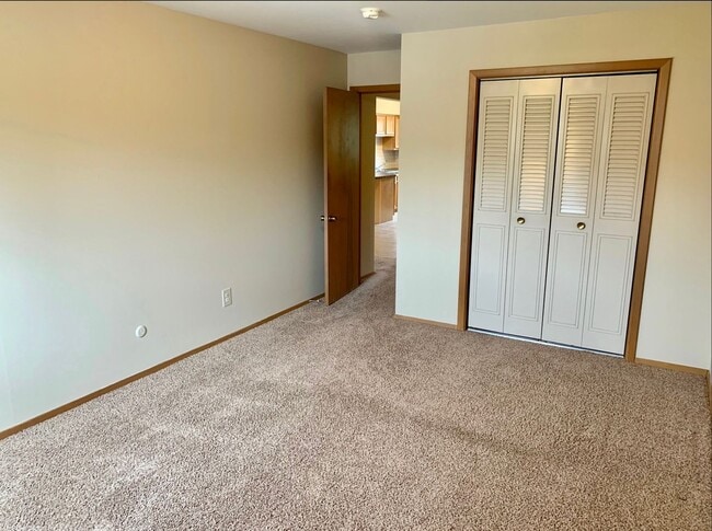 Building Photo - Charming 2-Bedroom Apartment with Balcony ...