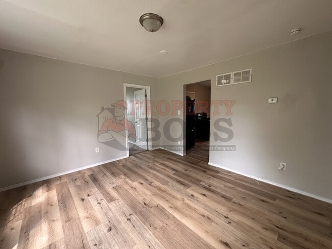 Building Photo - 904 Idaho St