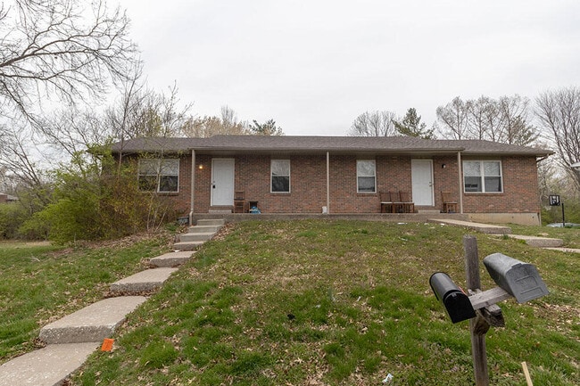 Building Photo - 1323 S Roseta Ave