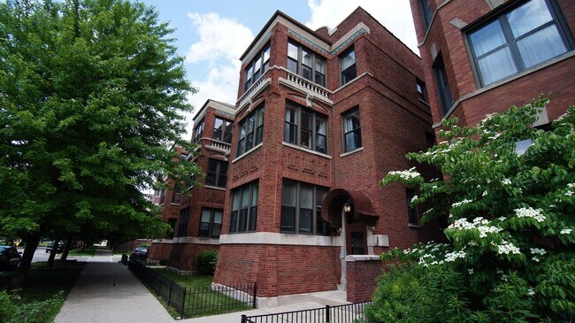 Foto del edificio - 2339 N Kedzie Blvd