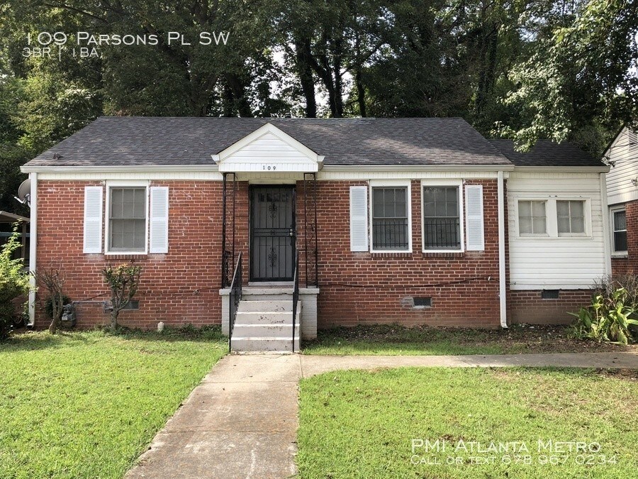 Primary Photo - Renovated 3 Bedroom Home in Ashview Heights