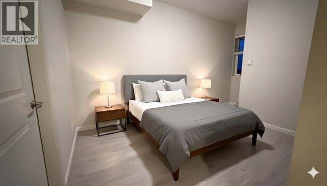 Building Photo - 2239 Kingsway