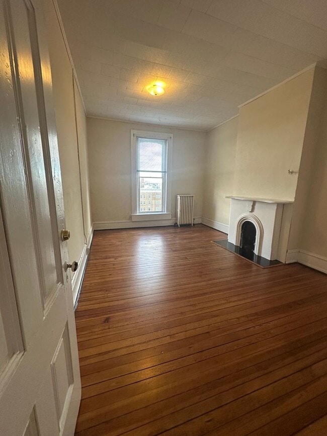 Building Photo - 708 Court St