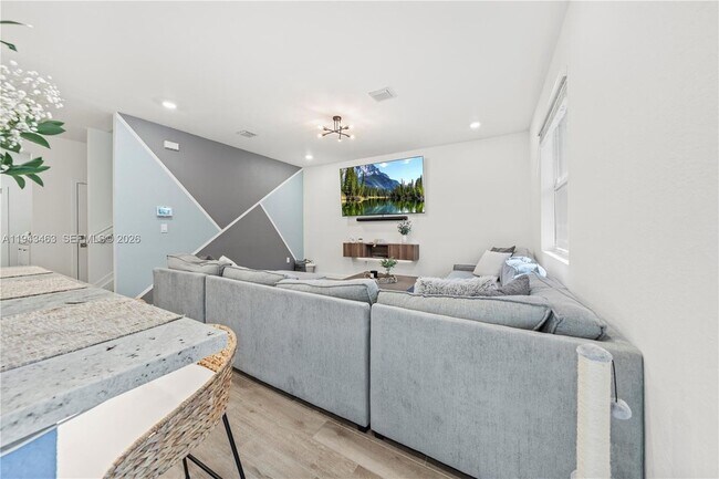 Foto del edificio - 818 SE 17th St