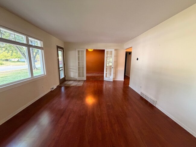 Building Photo - Adorable Hudsonville Ranch!