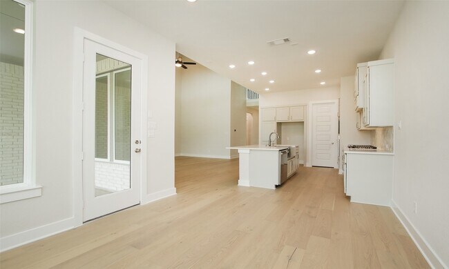 Foto del edificio - 8018 Hingham Ln